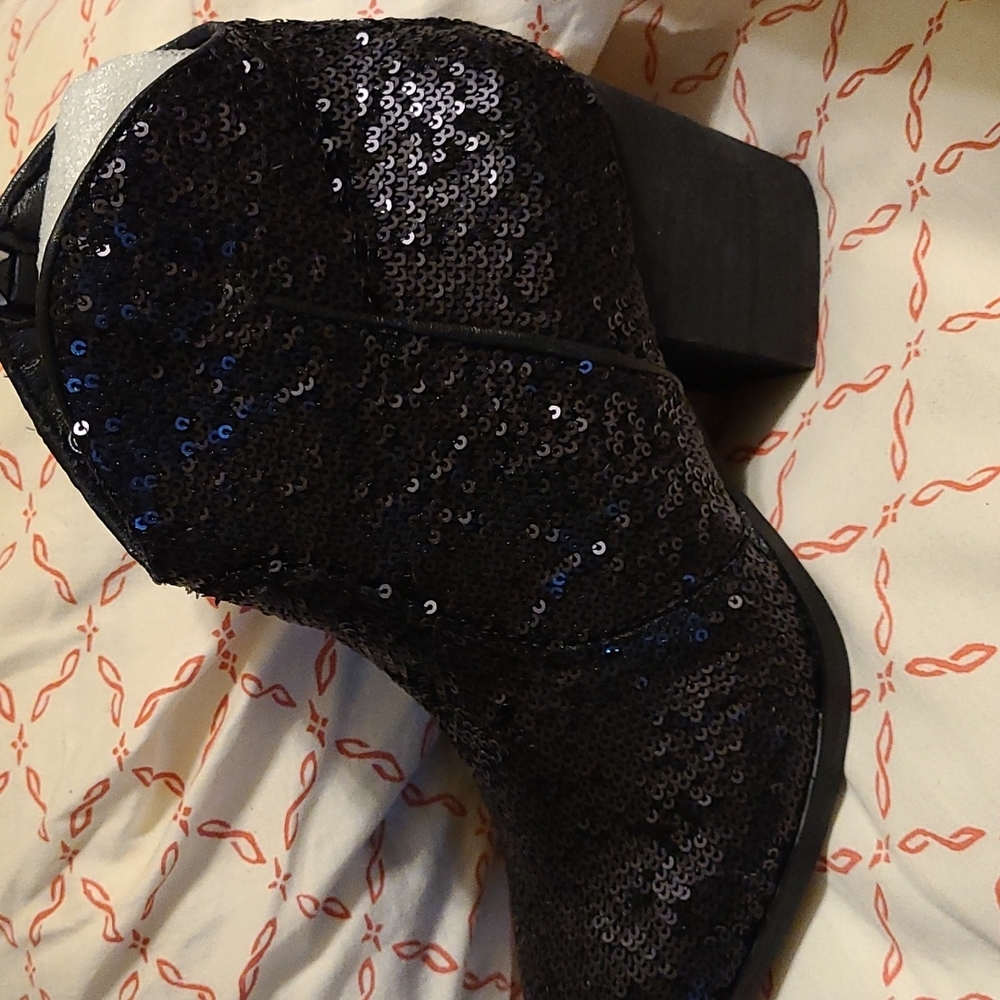 black ankle boots size 8
